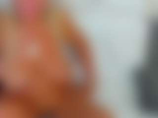 Live cam show with AnnaCoolidge - Granny MILF on Gym Cam Girls