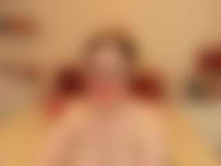 Live cam show with HoneylenaXS - New MILF on Chatstar