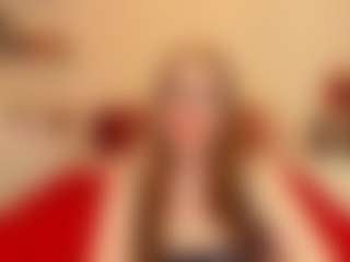 HoneylenaXS MILF webcam performer live streaming