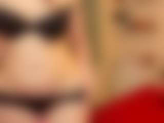 Live cam show with HoneylenaXS - Middle Aged on StripNow