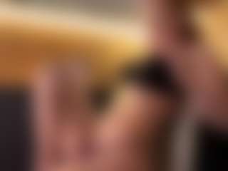Live cam show with MatildeSchaalma - Smart on Gym Cam Girls