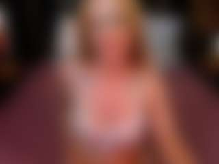 Live cam show with SabrinaHamiltons - Foot Fetish on livesuperchat.net