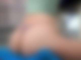 Live cam show with CheryleEckles - Camel Toe on StripNow