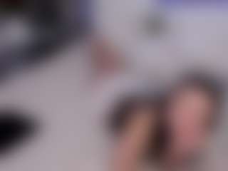 Live cam show with Cirilla-Rosee - Teasing on StripNow