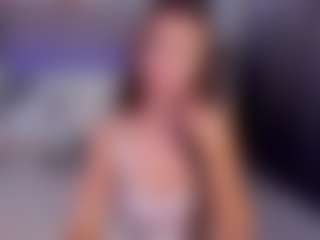 Live cam show with Cirilla-Rosee - College Brown Hair on AdultVida.com