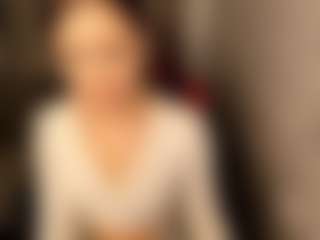 Live cam show with Ella - Slender on Camsoda