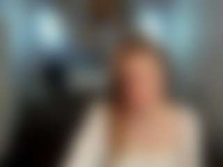 Live cam show with Vanessa-Sinclairr - Upskirt on CamClone