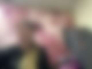 Live cam show with Emma - Flashing on xxxlivecams.org