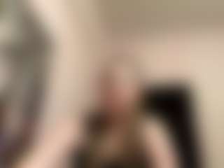 Live cam show with Emma - Flashing on SxyPornLive