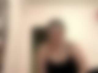 Live cam show with Emma - Hairy Pussy Teen (18+) on Camsoda