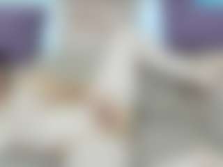 Live cam show with EnticingLucy - Anal MILF on Dare Cams