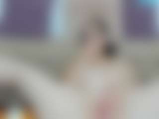 EnticingLucy MILF webcam performer live streaming