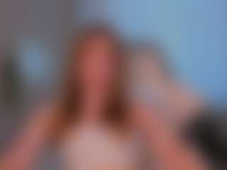 Live cam show with TinyLili - Average on Milf Play