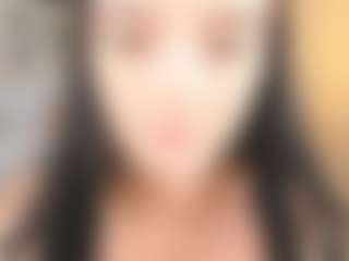 Live cam show with Bella - Green Eyes on boobsie.com
