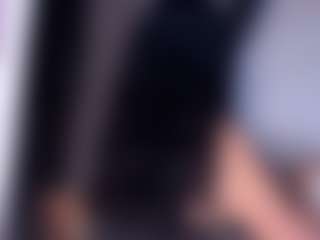 Live cam show with AllieBennet - Brown Hair MILF on Uber Horny