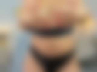 Ariannaaxx MILF webcam performer live streaming