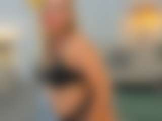 Live cam show with Ariannaaxx - Curvy Middle Aged on fuklive.com