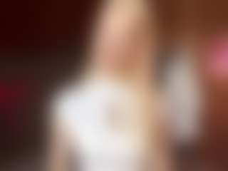 Live cam show with Elsa - Blonde Hair Petite on CamClone
