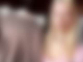 Live cam show with Elsa - College on Camsoda