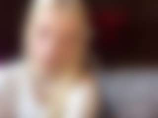 Live cam show with Elsa - Body Massage on Camsoda