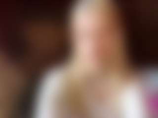 Live cam show with Elsa - Blonde Hair on CamClone