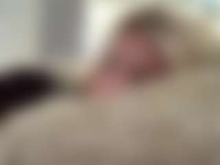 Live cam show with Elsa - Body Massage on Camsoda