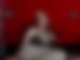 Live cam show with RochiCooper - Mature on Milf Play