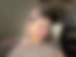 Live cam show with ThaliaVaros - Flashing on TeamSkeetLive