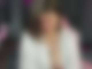 Live cam show with KittyLiikk - Moaning on madthumbs