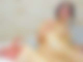 Live cam show with Payton-Oliver - Brown Hair Teen (18+) on CamwithHer