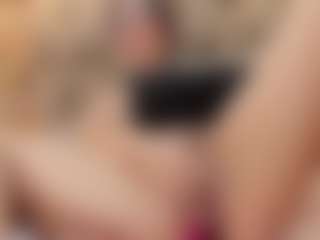 Live cam show with Payton-Oliver - Squirt on Big Tits