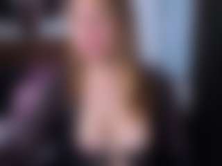 Live cam show with VictoryMilf - Average on Camsoda