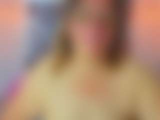 MaylinRosse MILF webcam performer live streaming