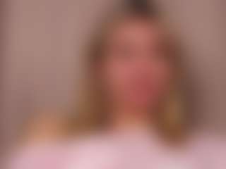 Live cam show with JoannieLarke - New Teen (18+) on CamClone
