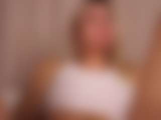JoannieLarke's Live Sex Cam Show