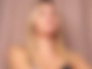 Live cam show with JoannieLarke - Moaning on Camsoda