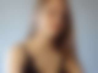 Live cam show with Luna - Upskirt on CamClone