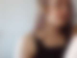 Live cam show with Luna - Average on TeamSkeetLive