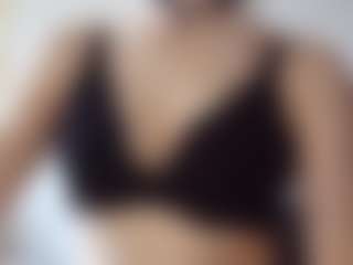 Live cam show with Luna - Solo on livesuperchat.net