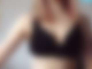 Live cam show with Luna - Facial on Camsoda