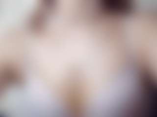 Live cam show with Luna - Public on Camsoda