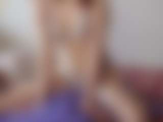 Live cam show with Luna - Body Massage on Camsoda