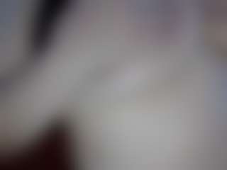 Live cam show with DestiniLayne69 - Striptease on AdultVida.com