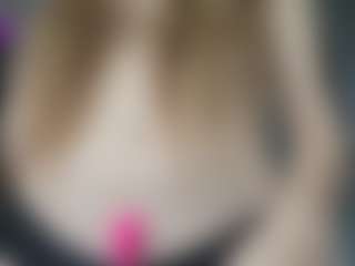 Live cam show with RevaLaflin - Skinny on MyBangCams