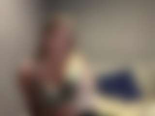 Live cam show with NikoleBirklid - Middle Aged on MyBangCams