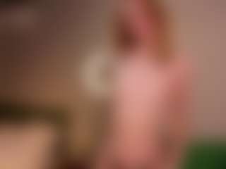MiaKomoi's Live Sex Cam Show