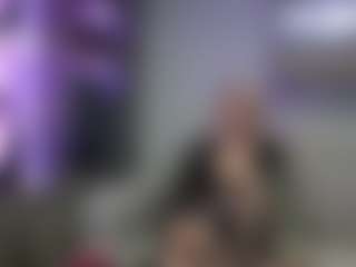 Nora-Noxx MILF webcam performer live streaming
