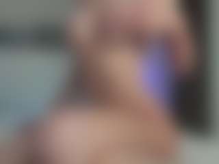 Live cam show with Breeze-see - Skinny on Gym Cam Girls