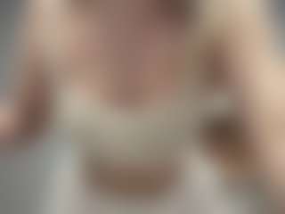 EvelynBomaster's Live Sex Cam Show