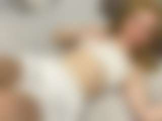 EvelynBomaster's Live Sex Cam Show